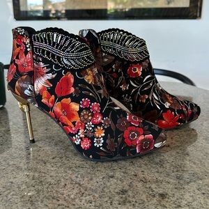 Unique floral and rhinestone ankle boots, size 8.5